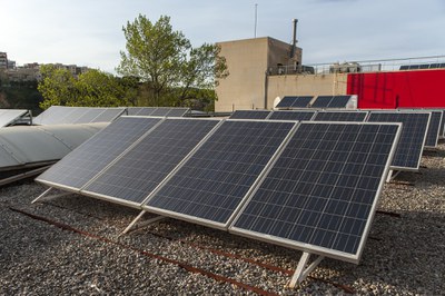 El programa incluye formación sobre mantenimiento de instalaciones solares fotovoltaicas (foto: Ayuntamiento de Rubí - Cesar Font).