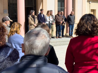 El minuto de silencio se ha celebrado en la plaza de Pere Aguilera (foto: Ayuntamiento - Localpres).