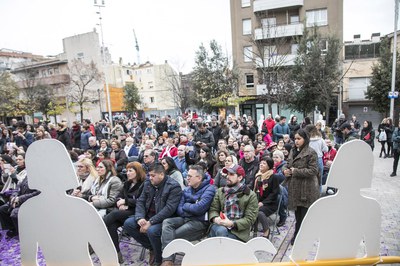 Aspecto de la plaza durante la lectura del manifiesto (foto: Ayuntamiento - Lali Puig)