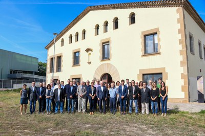 Todos y todas las asistentes a la presentación de la Declaración de Can Serra (foto: Ayuntamiento de Rubí - Localpres).