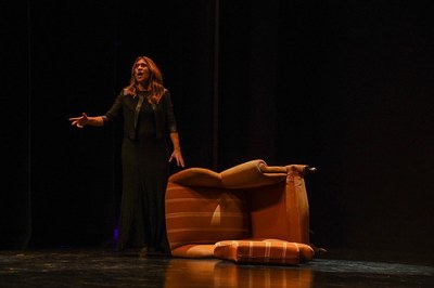 Carme Jiménez Cabañero en una de sus intervenciones (foto: Ayuntamiento de Rubí - Localpres)