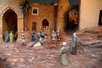 Rubí recupera la tradición de los dioramas del Calvario con una exposición en el Aula Cultural.