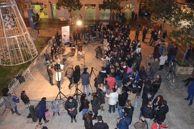 Aspecto de la plaza durante el acto (foto: Localpres)