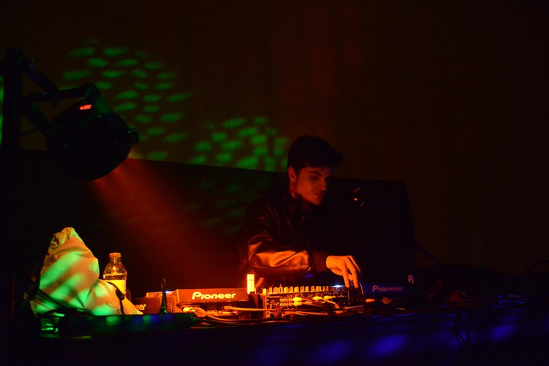 El punto musical de la noche del sábado lo pusieron los DJ que actuaron en Can Rosés (foto: Localpres)