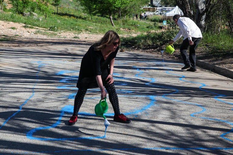 "Art Natura" ha consistido en una intervención artística con residuos encontrados en el medio natural (foto: Localpres)