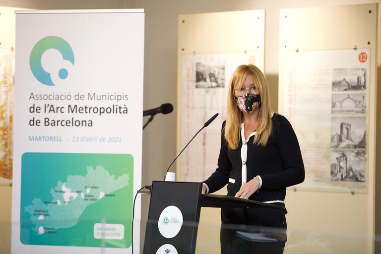 La alcaldesa de Rubí, Ana María Martínez Martínez, durante su intervención (foto: Ayuntamiento de Rubí / Grisphoto)