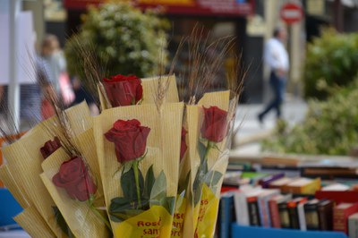 Sant Jordi volverá a llenar la ciudad de libros y rosas.