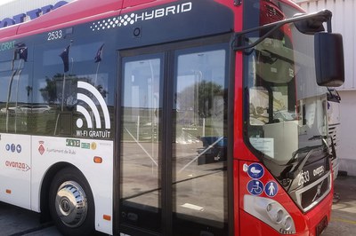 El autobús ampliará su horario de funcionamiento para facilitar los desplazamientos por la noche (foto: Ajuntament de Rubí).