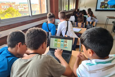 Alumnos de secundaria participando en la actividad virtual (foto: Ayuntamiento de Rubí).