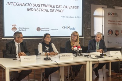 Manuel Jiménez, Sònia Recasens, Ana María Martínez y Antoni Abad en un momento de la presentación (foto: Cesar Font) .