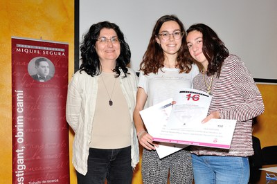 Dàlia Sánchez y Aina Buxaus, del Instituto Duc de Montblanc, han sido reconocidas como segundas finalistas (foto: Localpres)