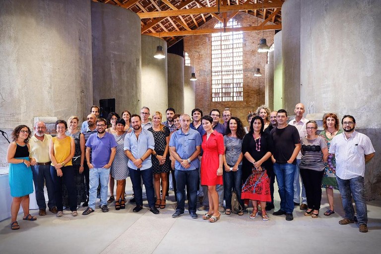 Tast Final Premis Vinari. La alcaldessa con el jurado.  (foto: Jordi Borràs)