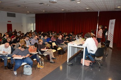 El 4º Dictado Solidario se ha celebrado este lunes en el auditorio de la Biblioteca Mestre Martí Tauler (foto: Localpres).