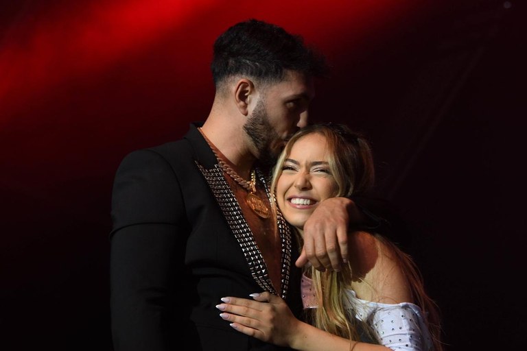 Omar Montes y Ana Mena (foto: Ayuntamiento de Rubí - Localpres)