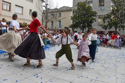 Niños de la Escuela del Esbart (foto: Ayuntamiento de Rubí - Localpres).