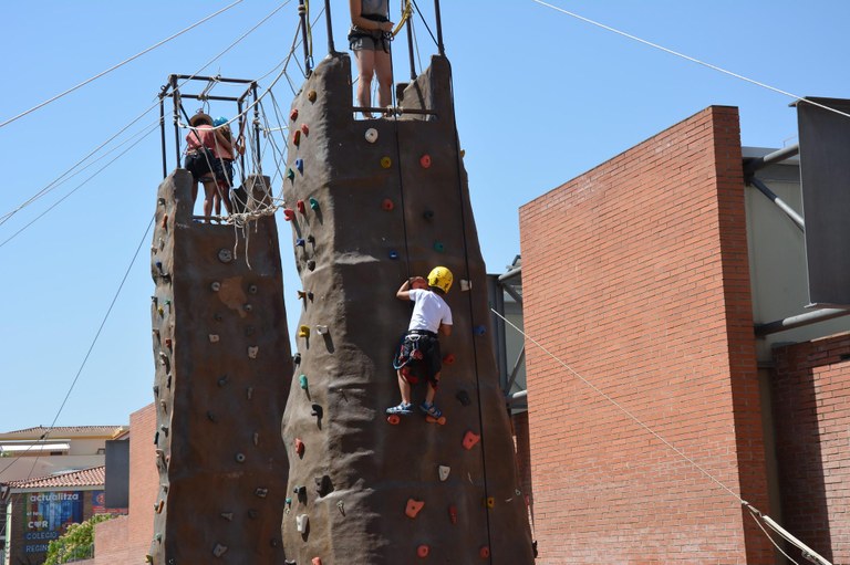 Rocódromo y tirolina