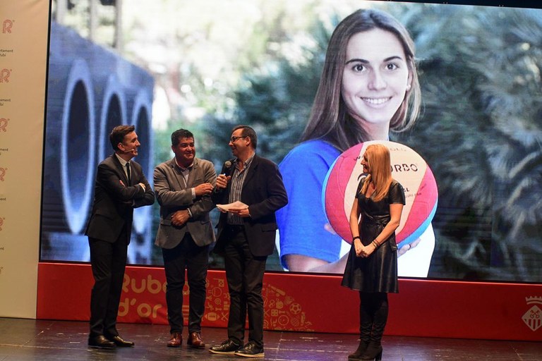 Bea Ortiz, Club Natació Sabadell (recoge un familiar)