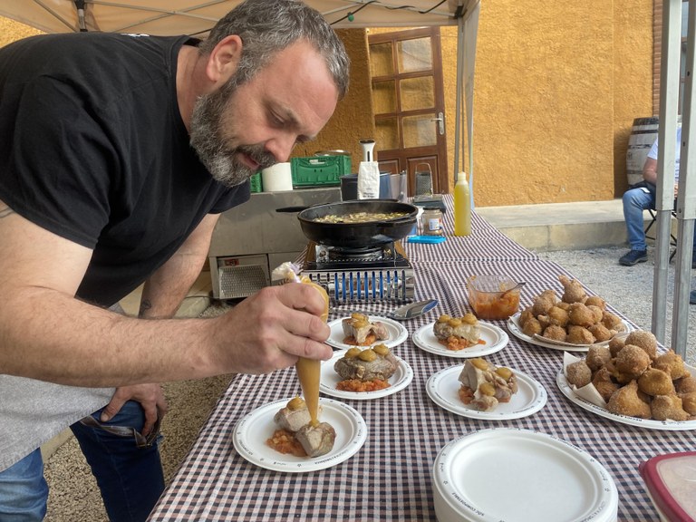 L'Artesana cocinando en Can Ramoneda